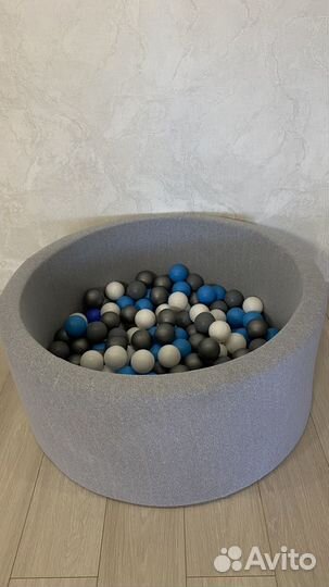 Сухой бассейн с шариками