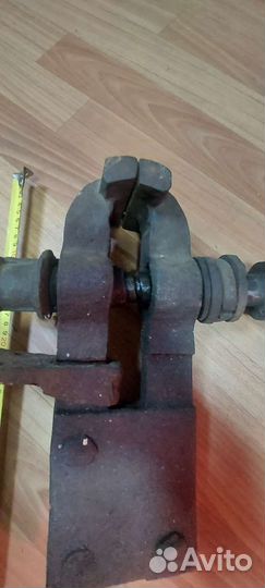Антикварные тиски стуловые кузнечные