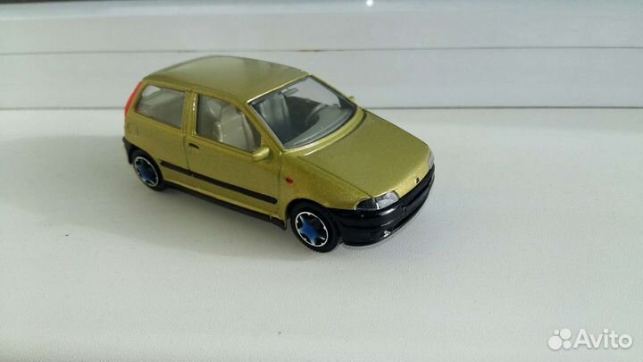 Модель автомобиля fiat burago