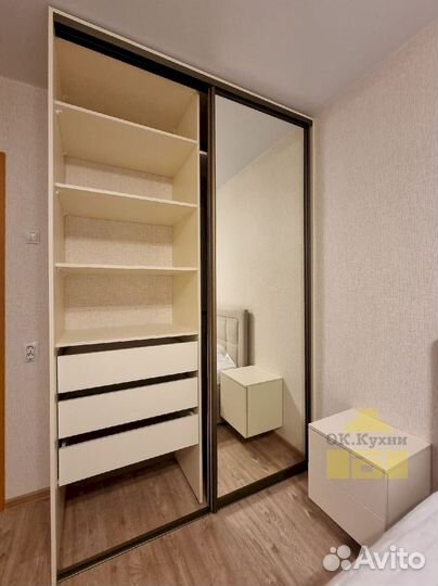 Книжный шкаф