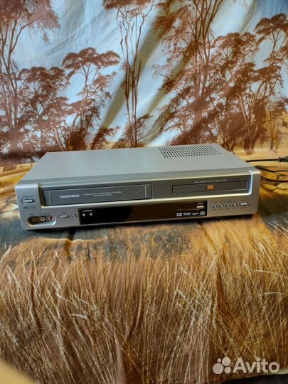 DVD плеер,совмещённый с видеомагнитофоном daewoo