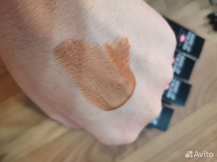 Жидкий хайлайтер Make up for ever