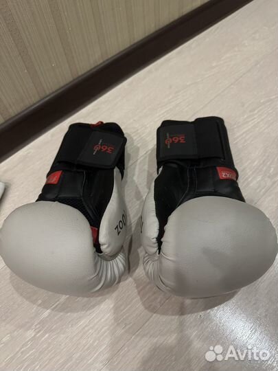 Боксерские перчатки 10 oz (бинты в подарок)