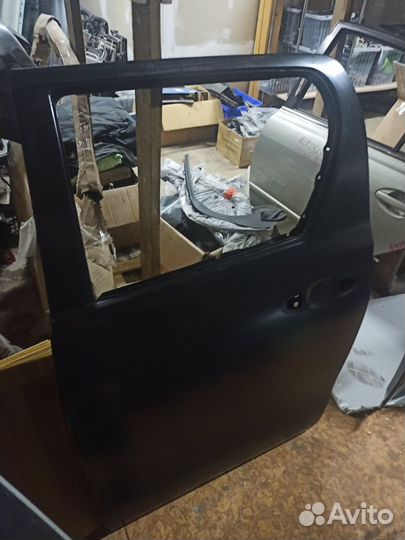 Дверь задняя левая Toyota Hi lux 2015-2022