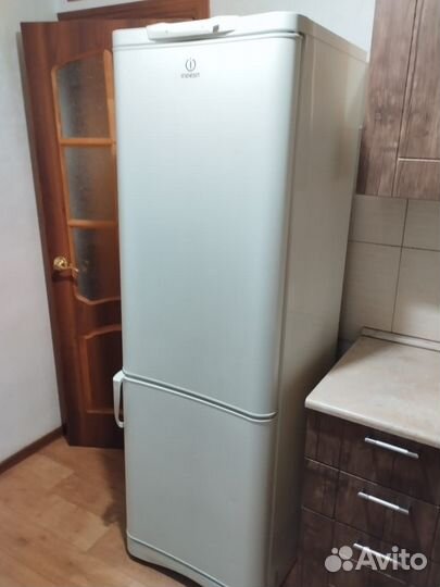 Продаю холодильник