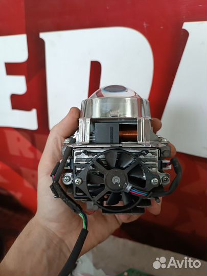 Линзы фары правой LED Land Cruiser 200 15-20г