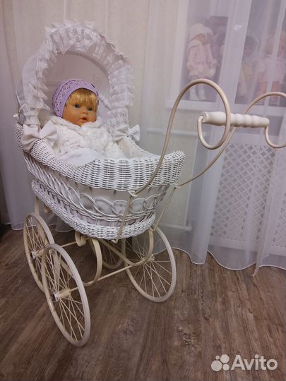 Коляска кукольная с куклой