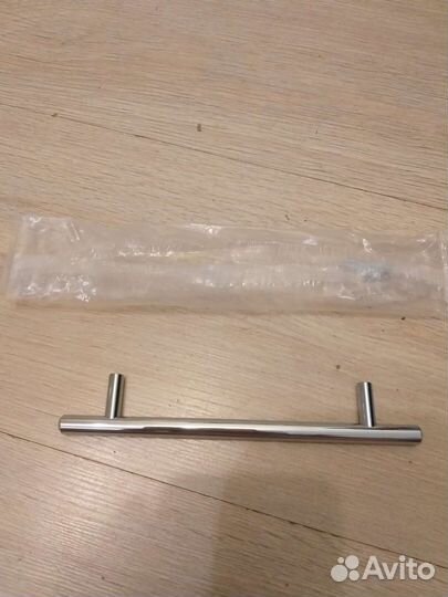 Мебельная ручка