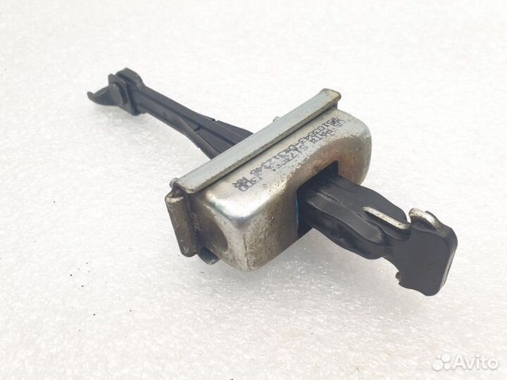 Ограничитель двери Chevrolet Cruze 2013