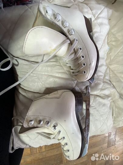 Коньки фигурные 24