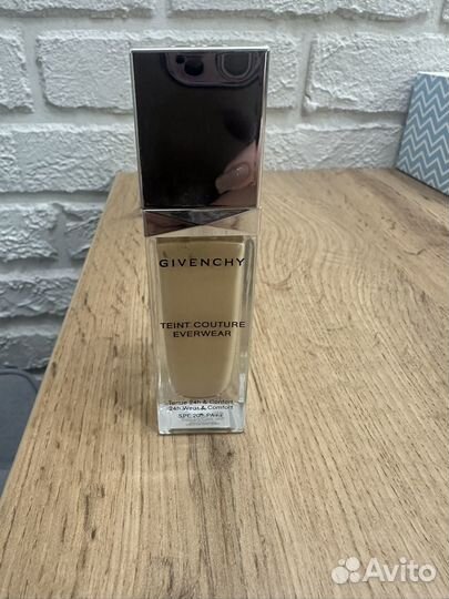 Крем тональный Givenchy