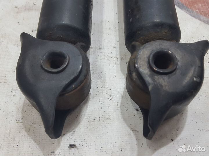 Амортизаторы передние на Mercedes W126