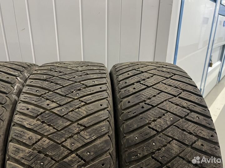 Goodyear UltraGrip 245/45 R18