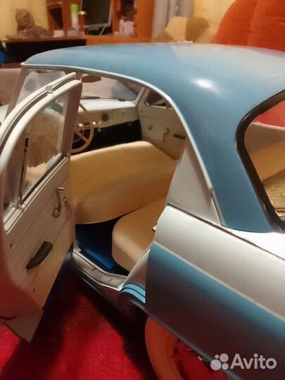 Модель автомобиля 1/8 Волга газ 21 м