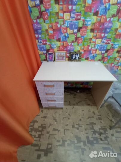 Продам детский компьютерный стол