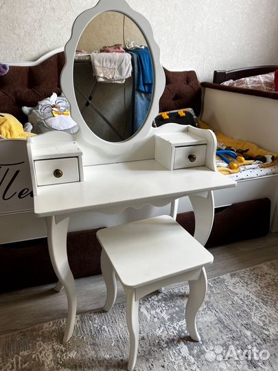 Туалетный столик для девочки
