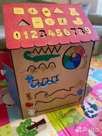 Бизиборд домик