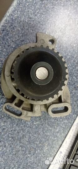 Насос водяной (помпа) Audi 100