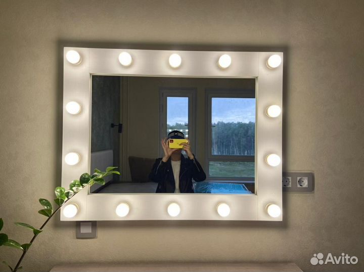 Зеркало с лампочками