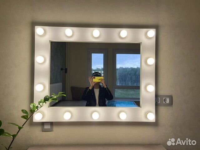 Зеркало с лампочками