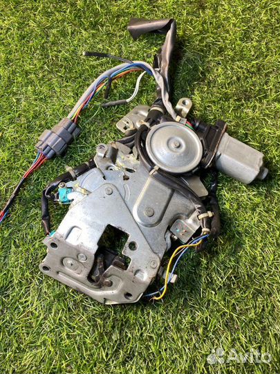 Замок багажника Toyota Harrier MCU35 2006