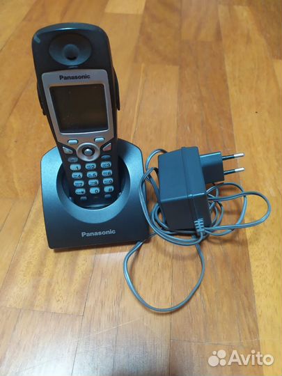 Телефон panasonic (база) + 2-е трубки к ней
