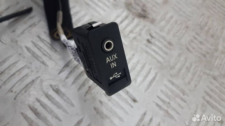 Разъем AUX / USB BMW 3 E90/E91/E92/E93 рест. 2010
