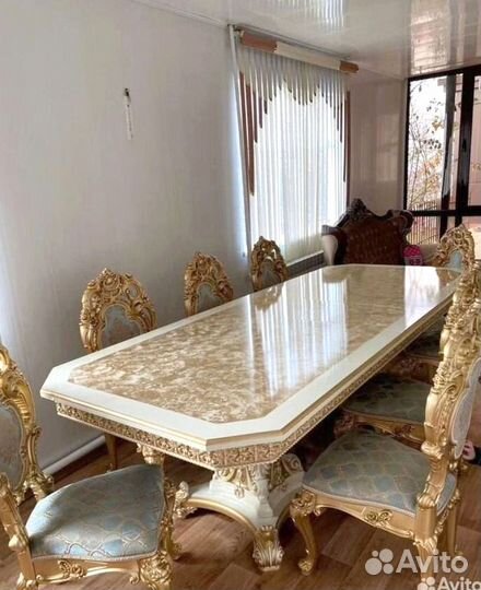 Столы и стулья