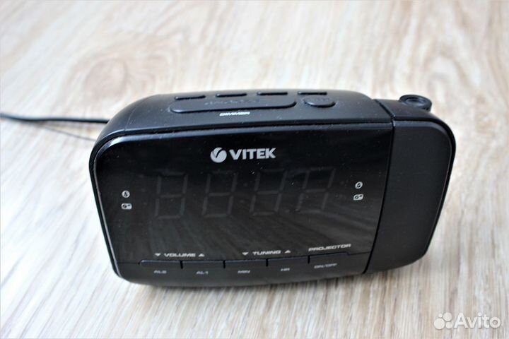 Электронные часы с проектором vitek