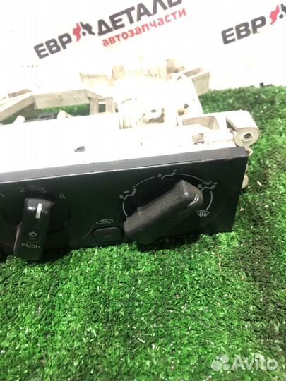 Блок управления отопителем Mitsubishi Carisma