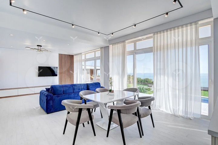 Коттедж 350 м² на участке 9 сот.