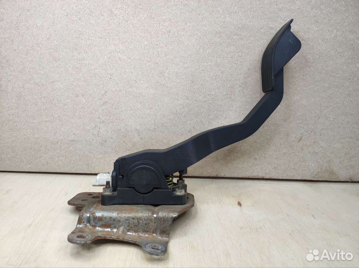 Педаль газа Пежо 206