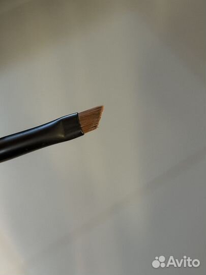 Кисть скошенная Nars 47