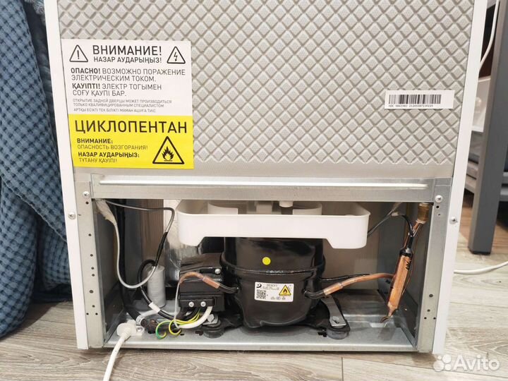 Холодильник с морозильником dexp T2-0140AMG