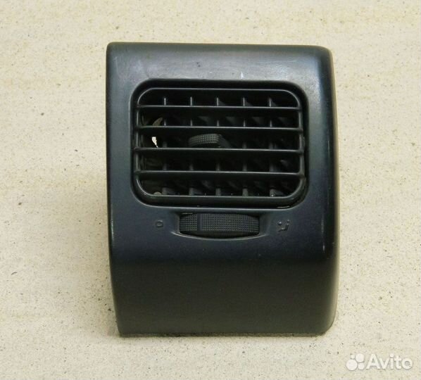 Дефлектор воздушный правый VW Golf 3