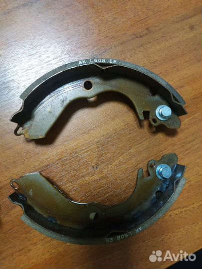Передние и задние тормозные колодки на mitsubishi