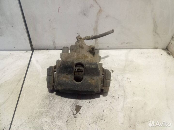 Суппорт тормозной передний левый Toyota Avensis