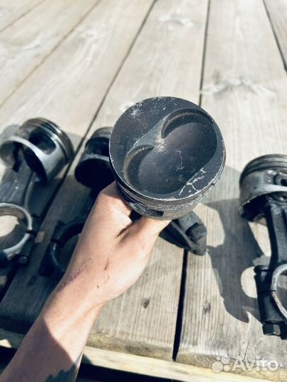 Поршня С шатунами