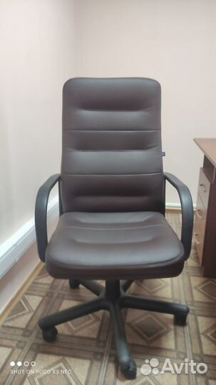 Продам комплект офисной мебели б/у