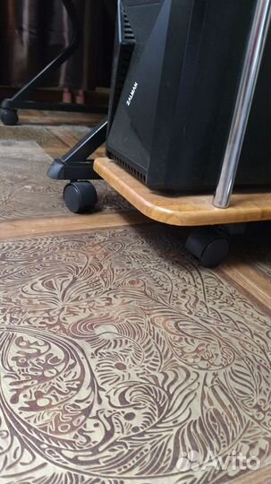 Компьютерный стол на колёсах (Корея)