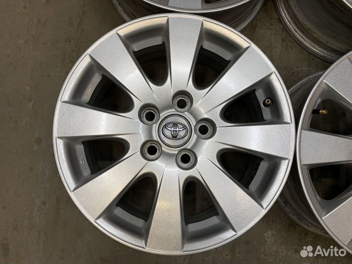 Диски летние оригинал r16 на Toyota Camry
