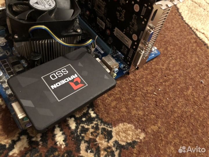 Материнская плата с процессором и памятью