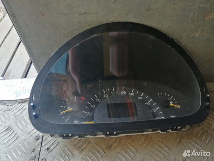 Панель приборов Mercedes Vito W639