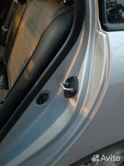 Заглушки замков дверей Тойота