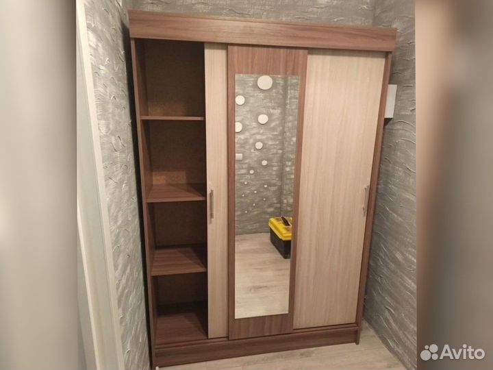 Шкаф купе с зеркалом
