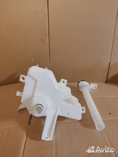 Бачок омывателя с мотором Toyota Rav4 ACA40