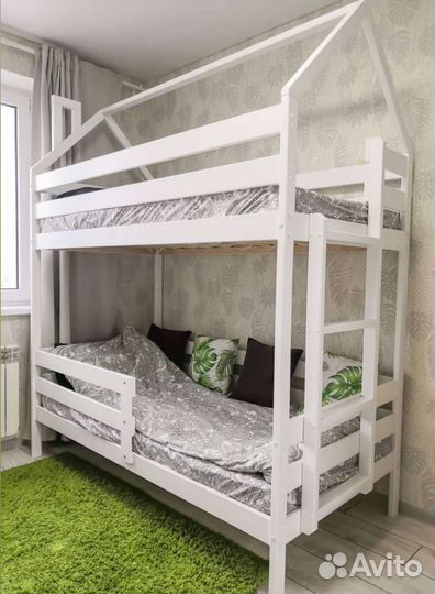 Двухъярусная кровать из массива