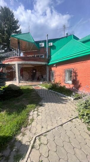 Коттедж 305 м² на участке 10 сот.