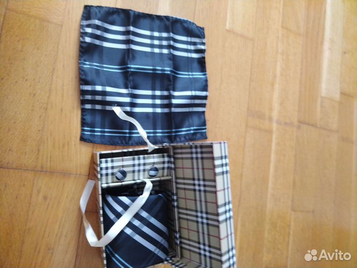 Галстук и запонки от burberry