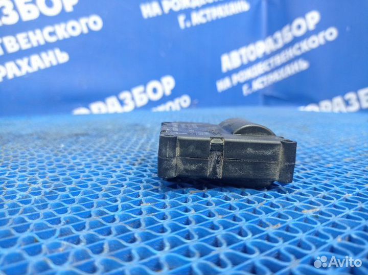 Моторчик заслонок отопителя Audi A6C6 седан ASN